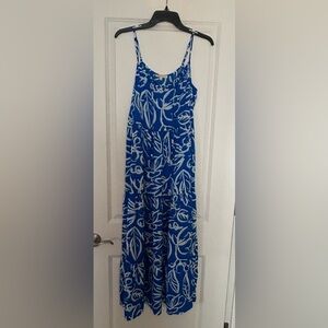 Skies Are Blue Silky Floral Maxi Dress Tropical Resort Medium Blue And White